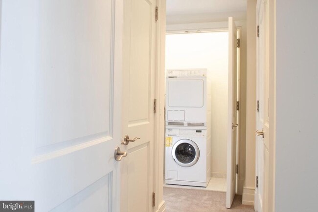 Building Photo - 130 S 18th St