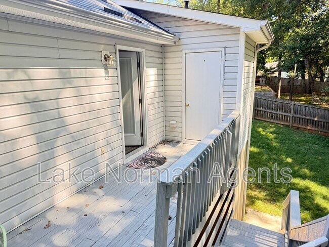 Building Photo - 8006 Maxwelton Dr