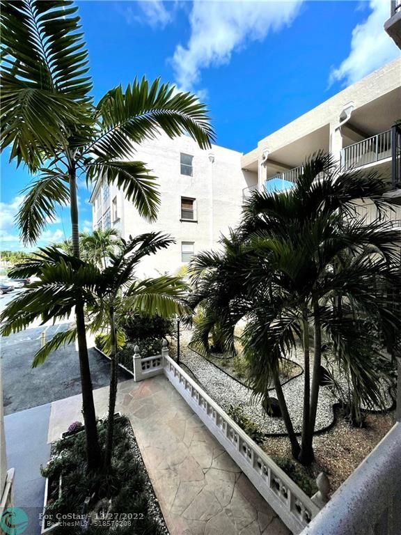 Building Photo - 2821 Somerset Dr