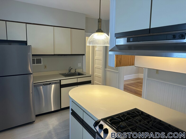 Building Photo - 57 Hawthorne St