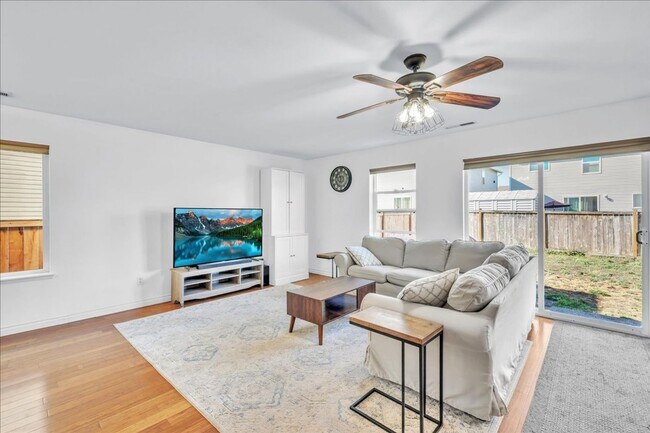 Building Photo - Stylish Yelm Home with A/C, Butcher Block Counters & Fully Fenced Yard!