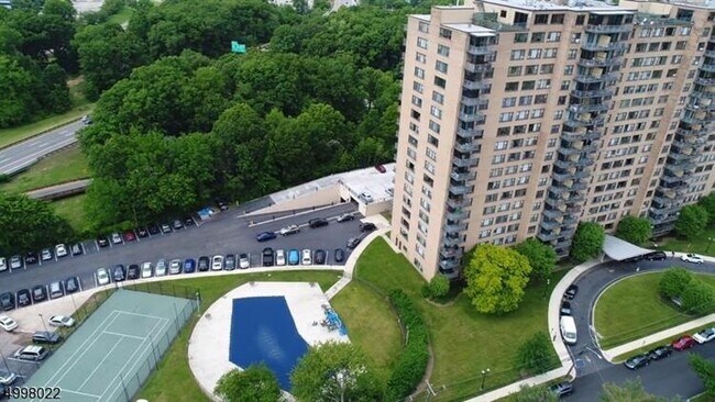 Primary Photo - 100 Hepburn Rd