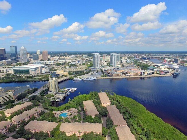 Building Photo - 704 Seagate Dr