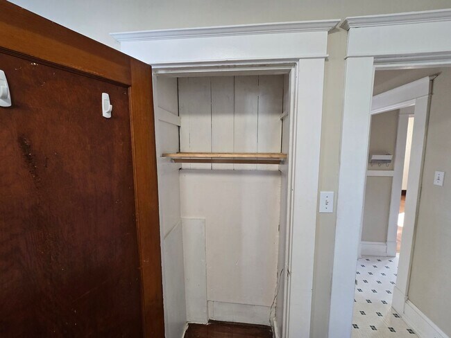 Building Photo - 422 E Fifth St