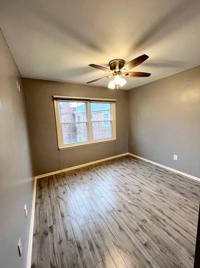 Building Photo - 20301 Shelburne Rd