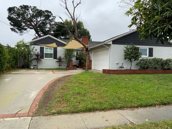 Building Photo - Spacious 3BD Home with Large Backyard, Quartz Counters & 2-Car Garage