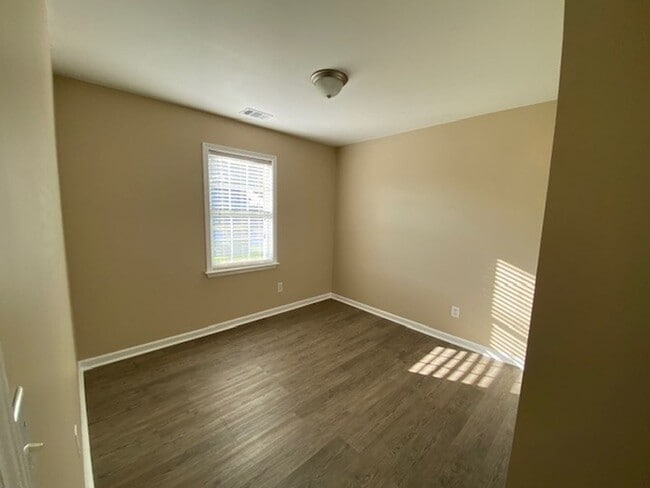 Building Photo - Charming 3 bedroom 2 bath home in Windsor park