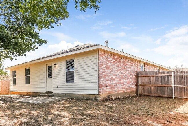 Building Photo - 8761 Stonebriar Ln