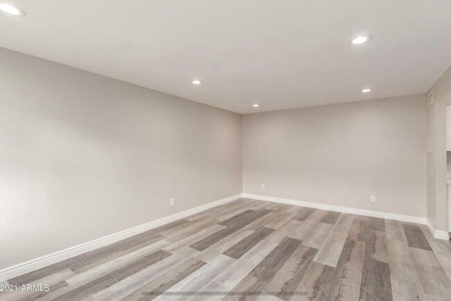 Building Photo - 43rd2674-22C