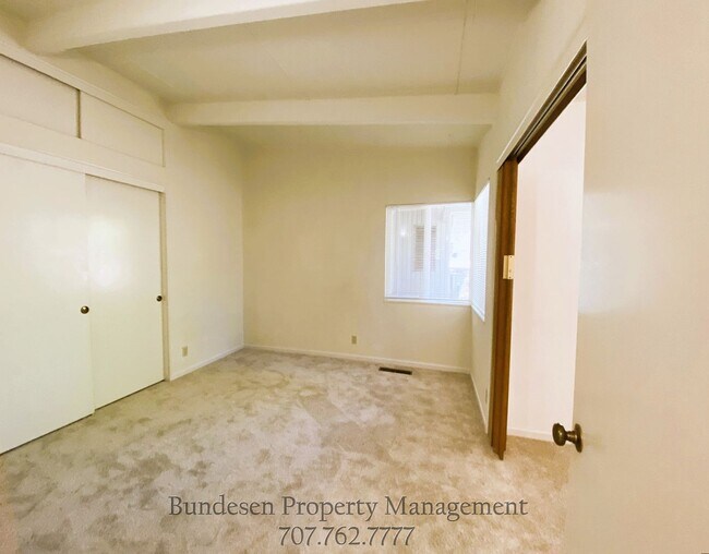 Building Photo - 1303 Hexem Ave