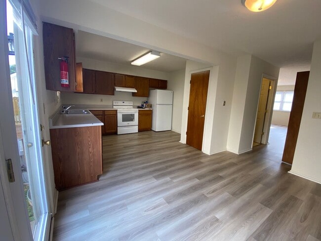 Building Photo - Northside Bloomington 3BR/2.5BA Townhome