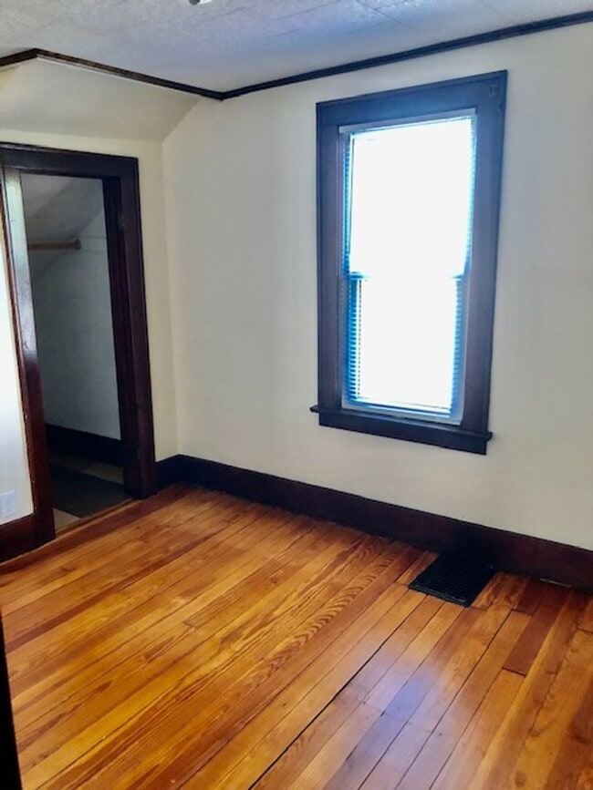 Building Photo - Charming Completely Remodeled Home!