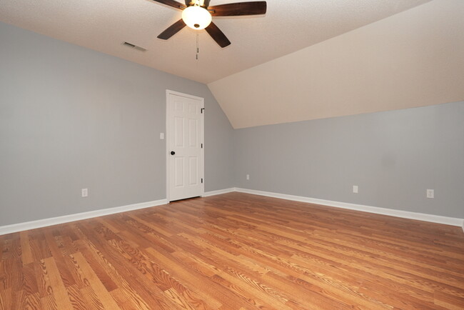 Building Photo - Charming 3-Bedroom, 2-Bathroom Home Perfec...