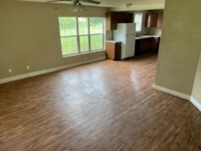 Building Photo - 2903 N U.S. Hwy 281