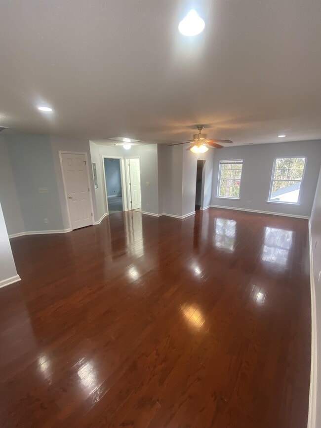 Building Photo - 421 Emerson Dr