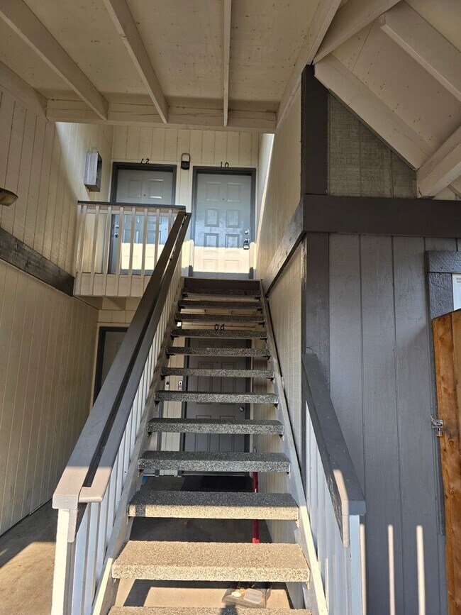 Building Photo - Upper Floor 2 Bedroom with Carport