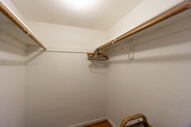 Building Photo - 1205 Mariposa Ave