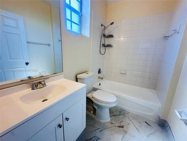 Building Photo - 1420 NE 33rd Ave