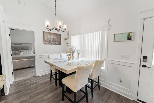 Building Photo - Comfort & Style Meet in This Beautiful 4 Bedroom Midway Home