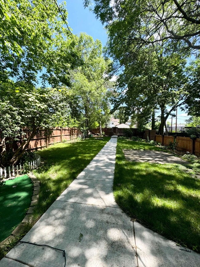 Building Photo - 3 Bedroom + Den in Minneapolis