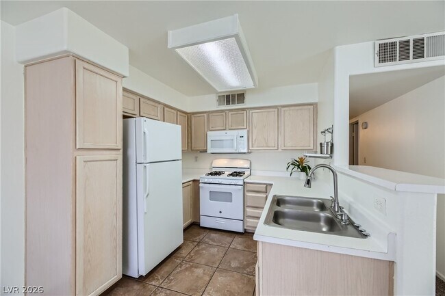 Building Photo - 3103 Key Largo Dr