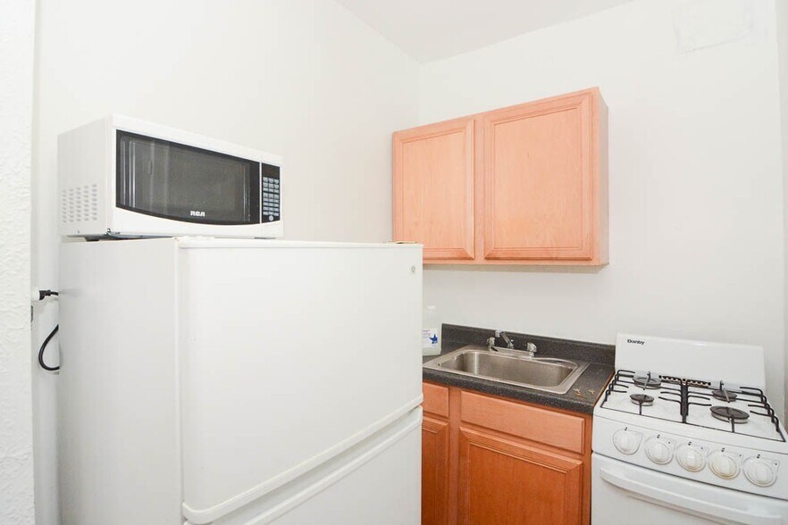 Building Photo - 4842 N Damen Ave