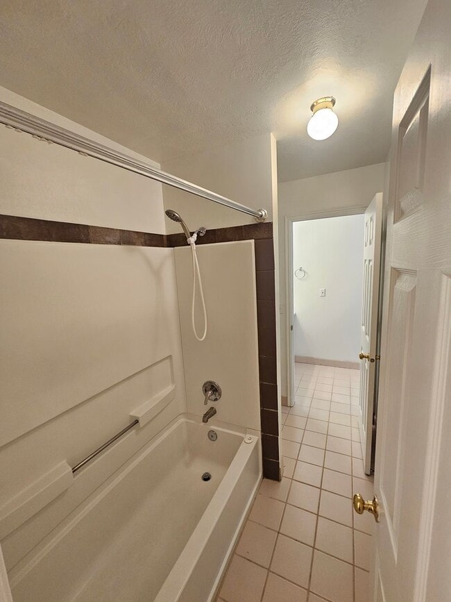 Building Photo - Spacious 3 Bd 2.5 Bath Townhouse in Bountiful