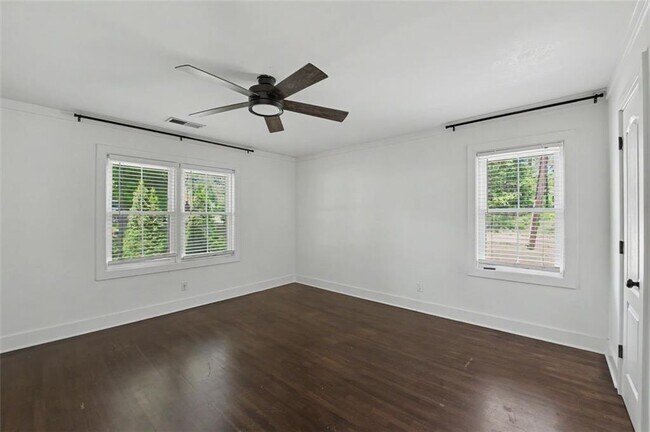 Building Photo - 2352 2nd Ave