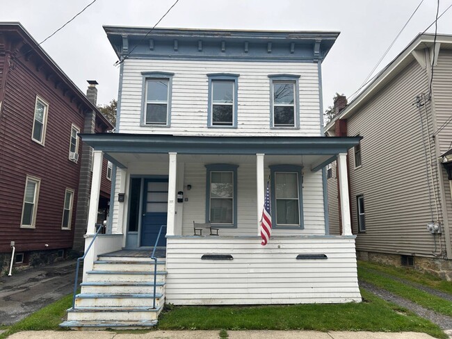 Building Photo - 112 S Melcher St