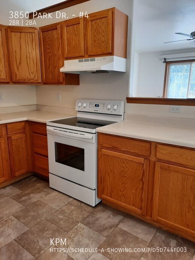 Building Photo - 3850 Park Dr