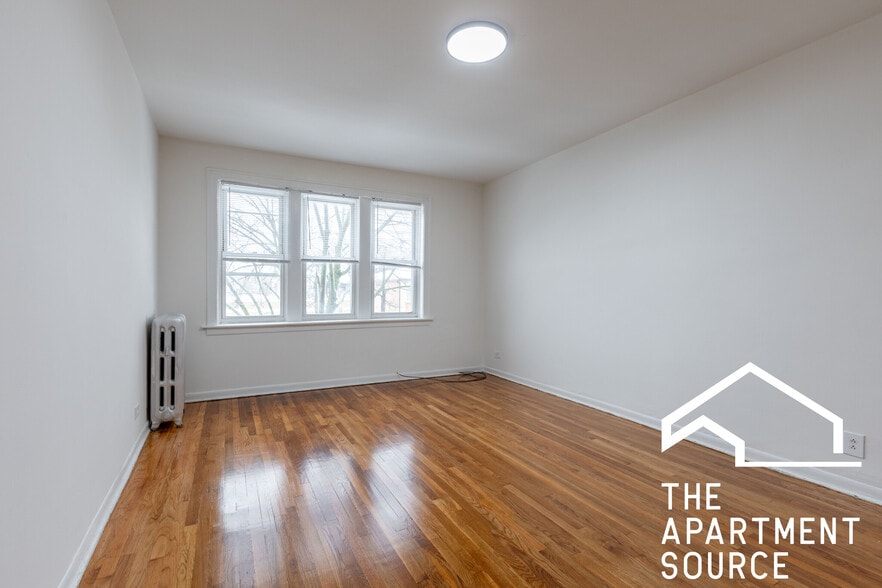 Building Photo - 4921 W Berteau Ave