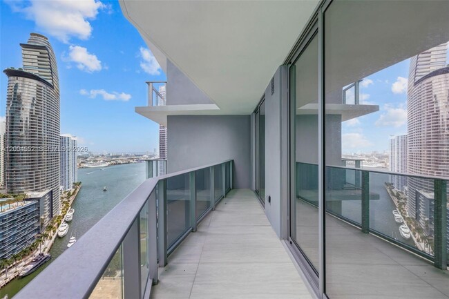 Building Photo - 77 SE 5th St