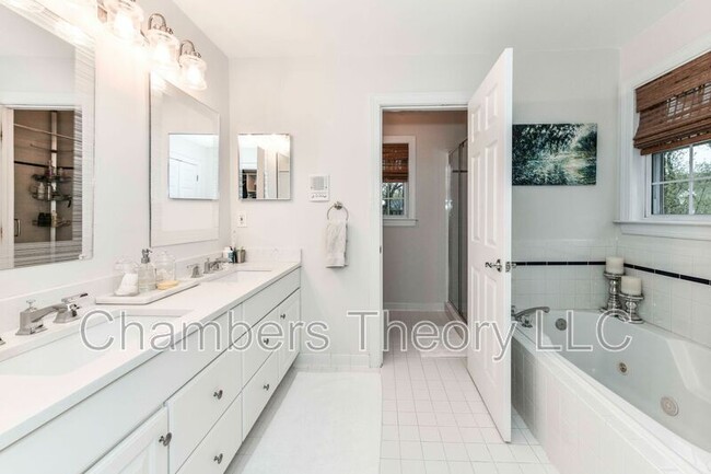 Building Photo - 6866 Melrose Dr