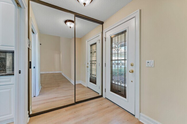 Building Photo - 118 Knoll Way