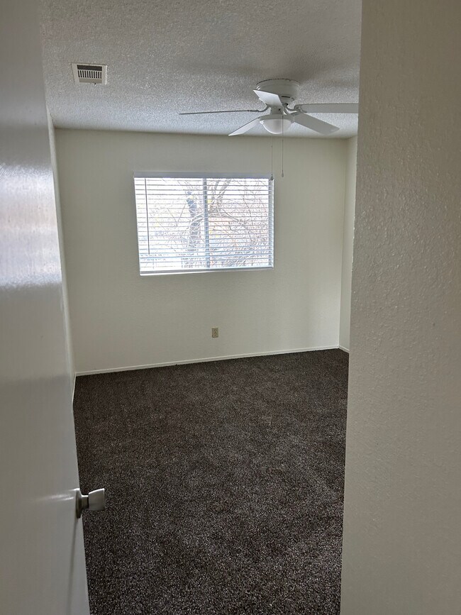 Building Photo - 2480 Wilson Ave