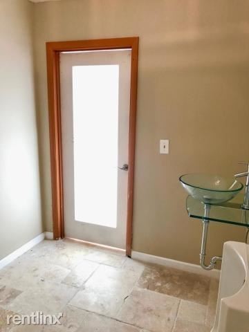 Building Photo - 512 SE 20th Ave