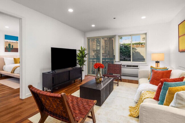 Building Photo - 15 St Marks Pl