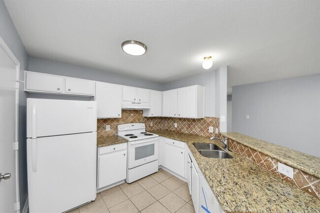 Building Photo - 10405 Shadow Oaks Dr