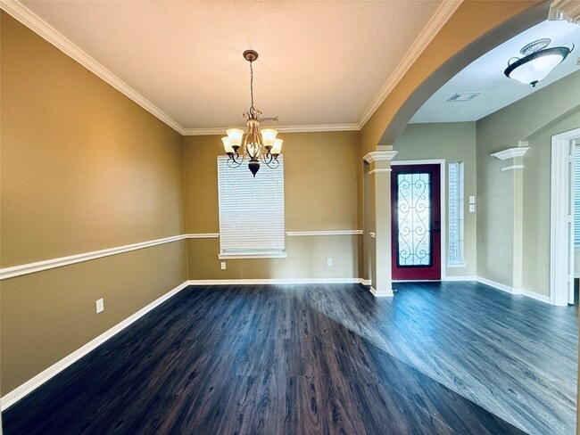 Building Photo - 4442 Chestnut Cir