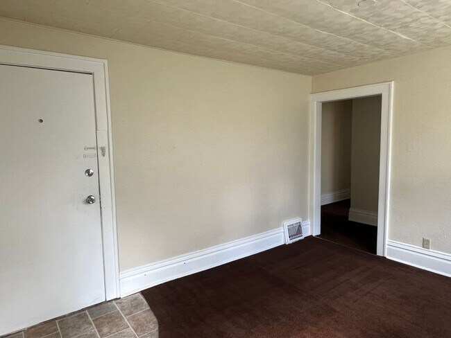 Building Photo - Studio with Bathroom Located Downtown - AL...