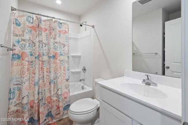 Building Photo - 305 Cyprus Ct