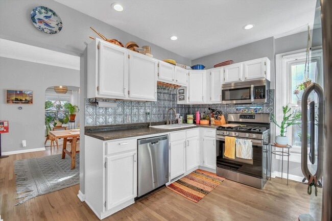 Building Photo - Charming luxury meets timeless character in the heart of West Wash Park - Available NOW!!