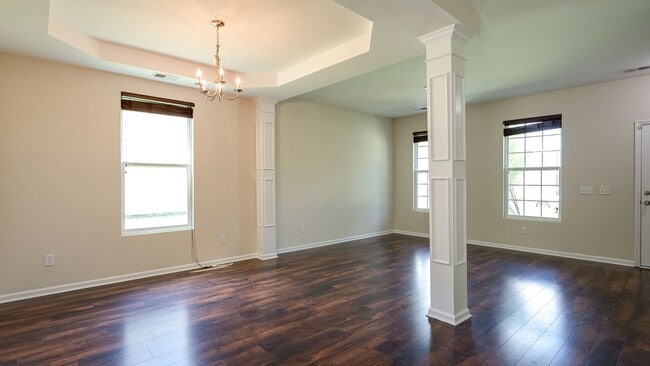 Building Photo - 4 Bedroom 2.5 Bath House in Sophia Landing...