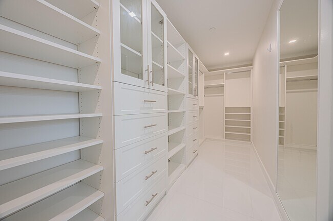 Building Photo - 117 Lake Ave