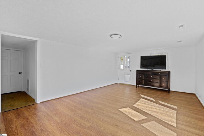 Building Photo - 830 Tigerville Rd