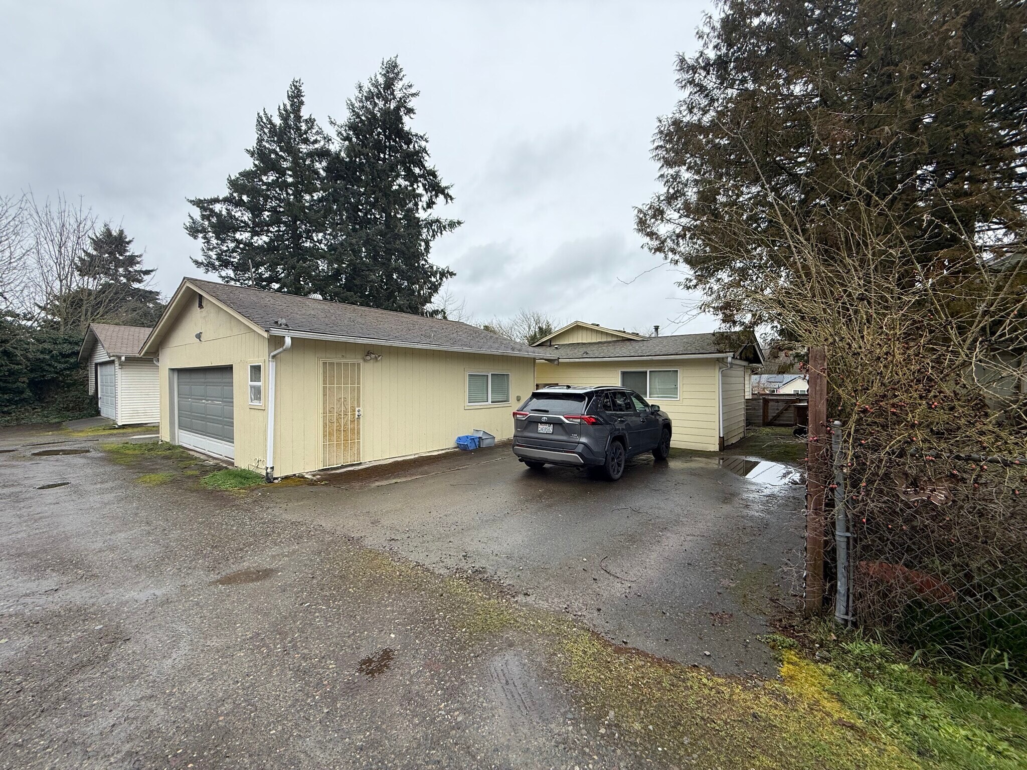 Building Photo - 406 E 43rd St