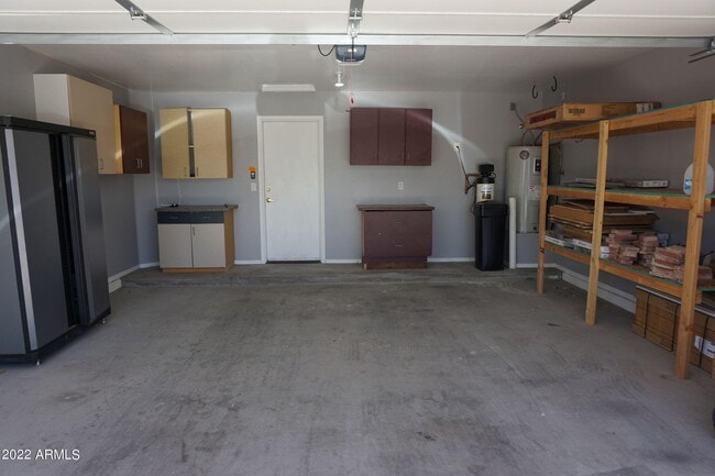 Building Photo - 2046 N Parish Ln