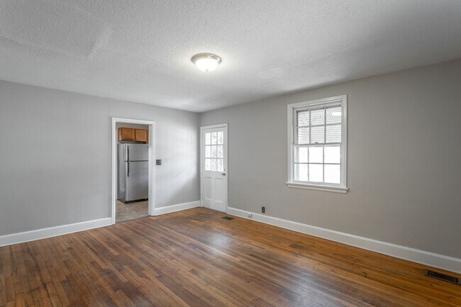 Building Photo - 3 Bedroom House in East Ridge!