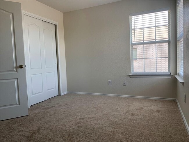 Building Photo - 1605 Lit Candle Cove