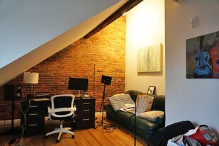 Building Photo - 164-3 Broadway